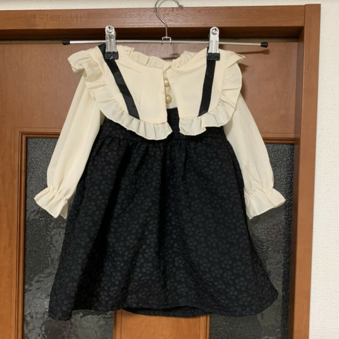  子ども 110 ビッグカラー 花柄ワンピース 新品 スーツ フラワー 白 黒 キッズ/ベビー/マタニティのキッズ服女の子用(90cm~)(ドレス/フォーマル)の商品写真