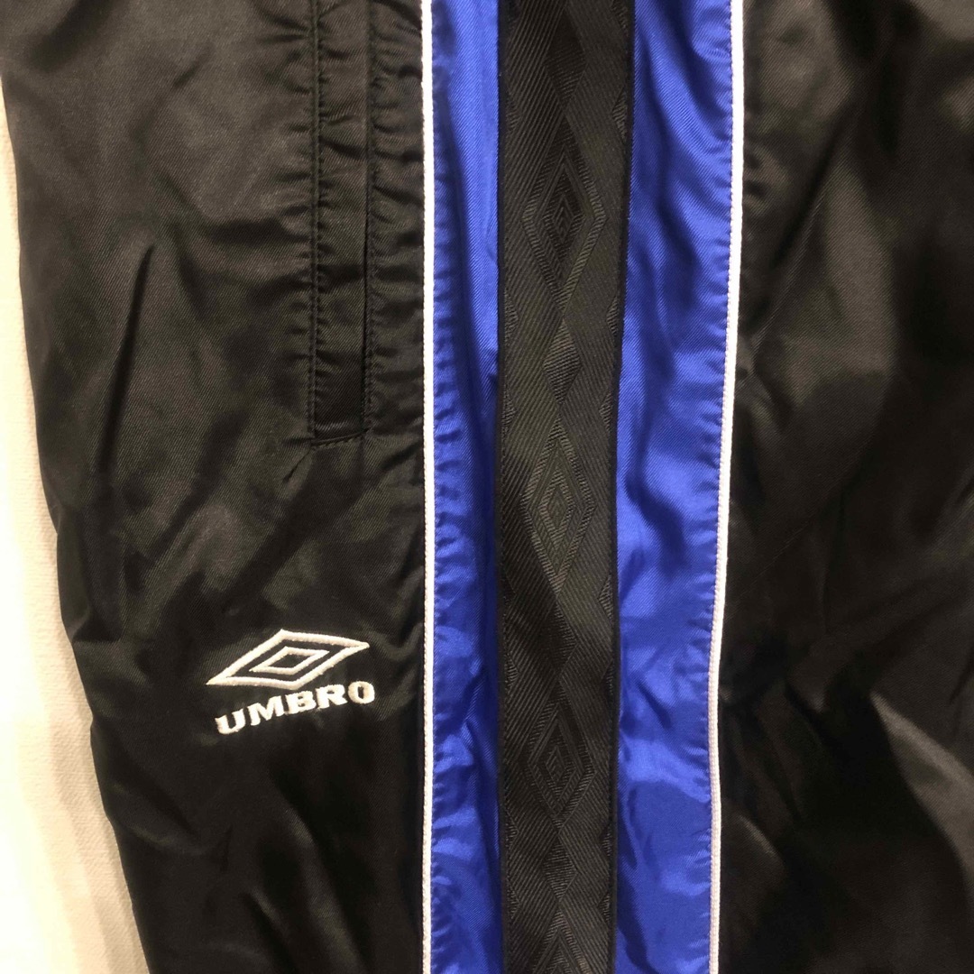 UMBRO(アンブロ)のUMBRO トラック ナイロンパンツ 黒 L メンズのパンツ(その他)の商品写真