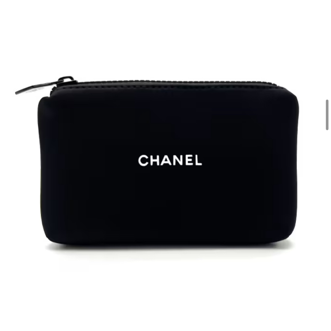 CHANEL(シャネル)のシャネル ノベルティブラック　化粧ポーチ CHANEL　黒　非売品　新品未使用 レディースのファッション小物(ポーチ)の商品写真