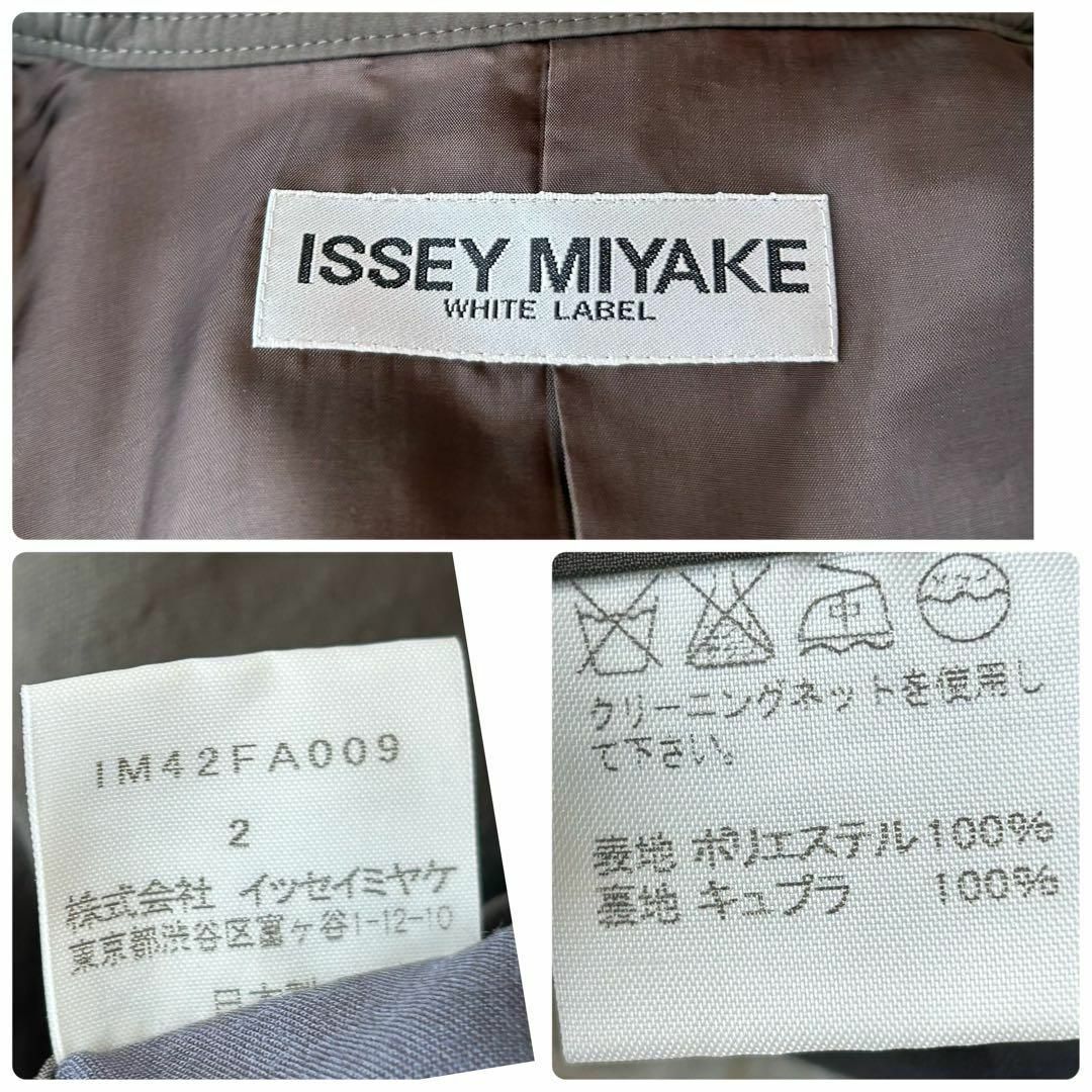 ISSEY MIYAKE(イッセイミヤケ)の美品 イッセイミヤケ ステンカラーコート 比翼 カーキ ベルト付き 2 レディースのジャケット/アウター(トレンチコート)の商品写真