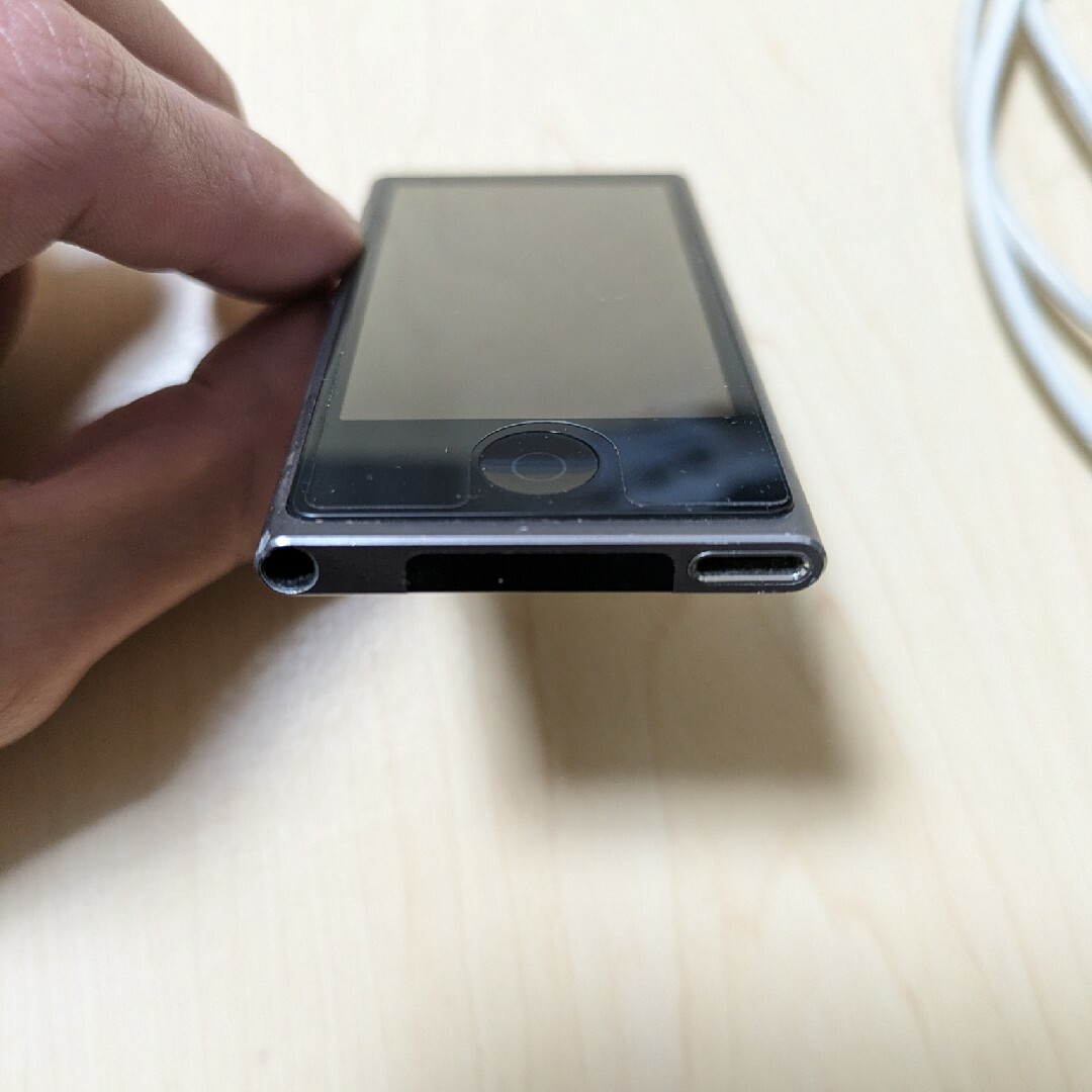 iPod nano(アイポッドナノ)のiPod nano 第７世代　A1446　シルバー　16GB スマホ/家電/カメラのオーディオ機器(ポータブルプレーヤー)の商品写真