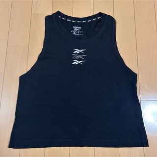 リーボック(Reebok)のReebok ショート丈 トップス M(Tシャツ(半袖/袖なし))