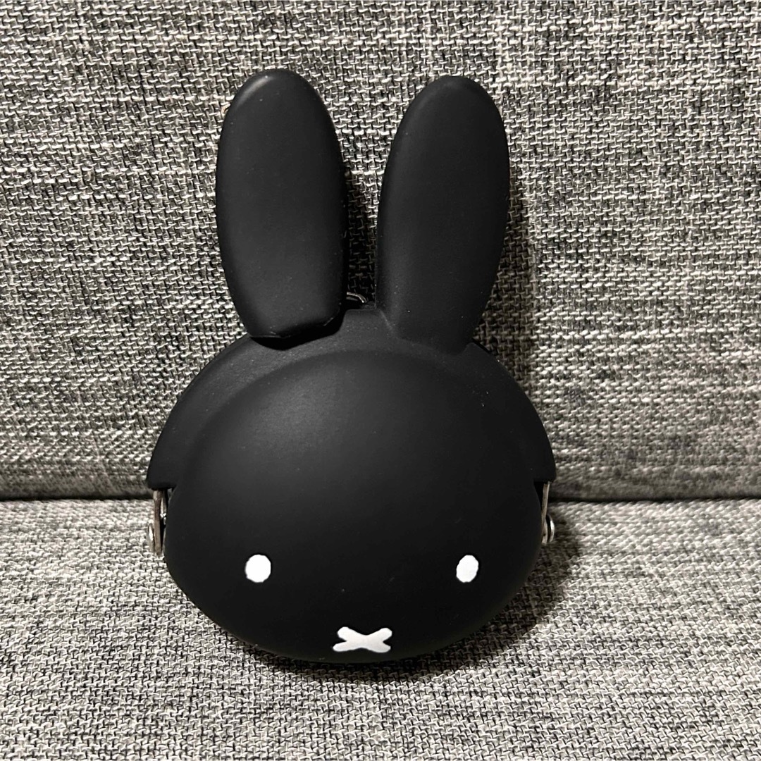 miffy(ミッフィー)のミッフィー 黒 ブラック 前髪クリップ シリコンポーチ がま口 エンタメ/ホビーのおもちゃ/ぬいぐるみ(キャラクターグッズ)の商品写真