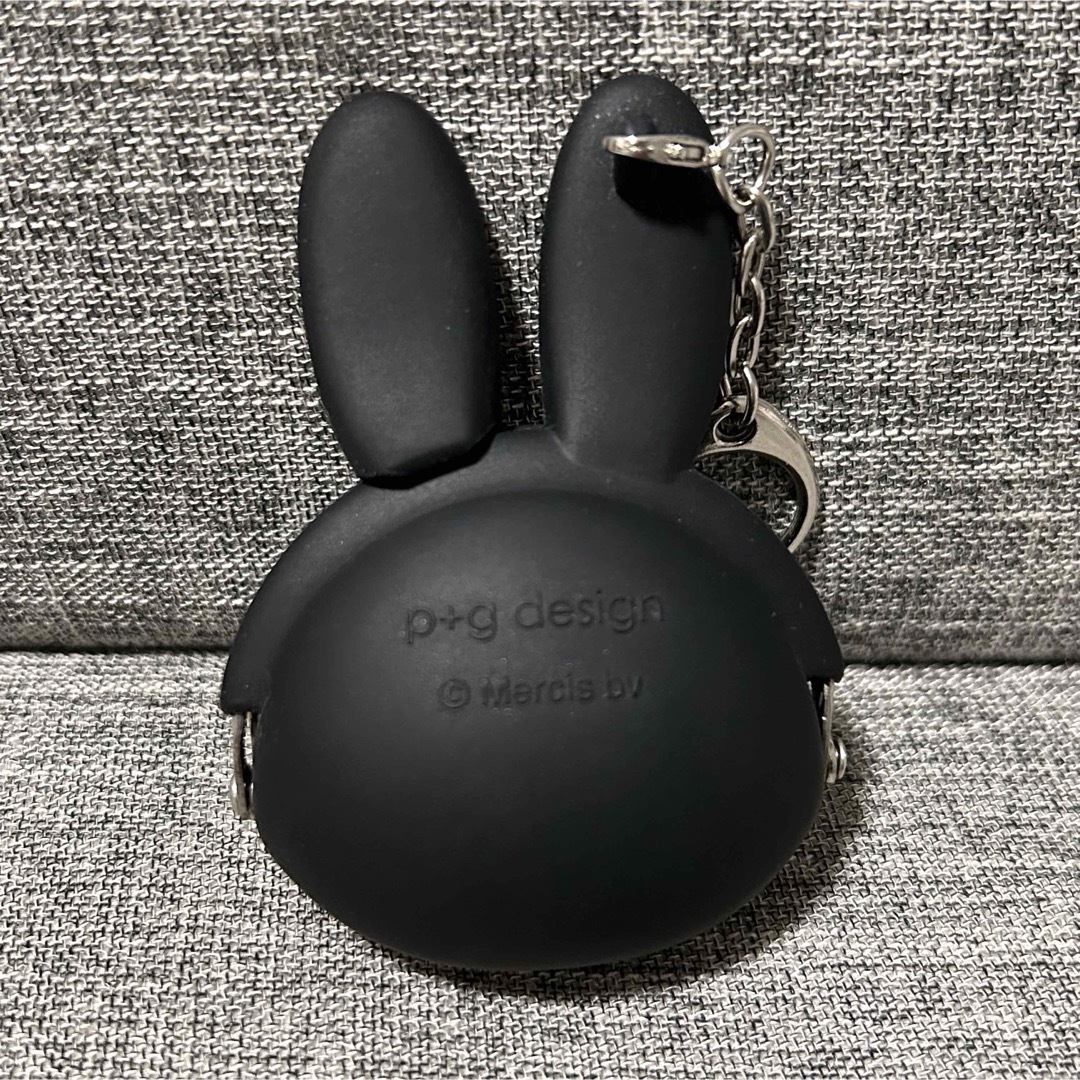 miffy(ミッフィー)のミッフィー 黒 ブラック 前髪クリップ シリコンポーチ がま口 エンタメ/ホビーのおもちゃ/ぬいぐるみ(キャラクターグッズ)の商品写真