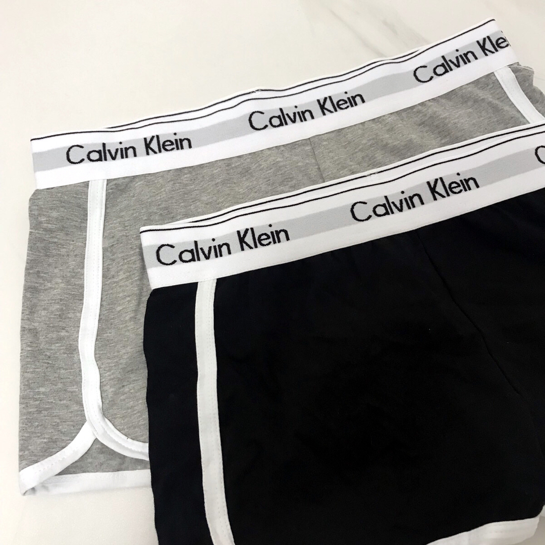 ck Calvin Klein(シーケーカルバンクライン)のカルバンクライン　ck ショートパンツ ブラック➕グレー 下着 Sサイズ レディースのパンツ(ショートパンツ)の商品写真