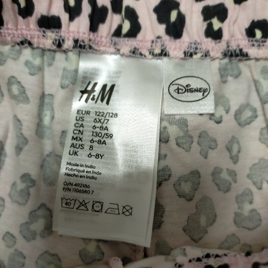 H&M(エイチアンドエム)のH&M  豹柄ピンクショートパンツ  122cm  128cm キッズ/ベビー/マタニティのキッズ服女の子用(90cm~)(パンツ/スパッツ)の商品写真