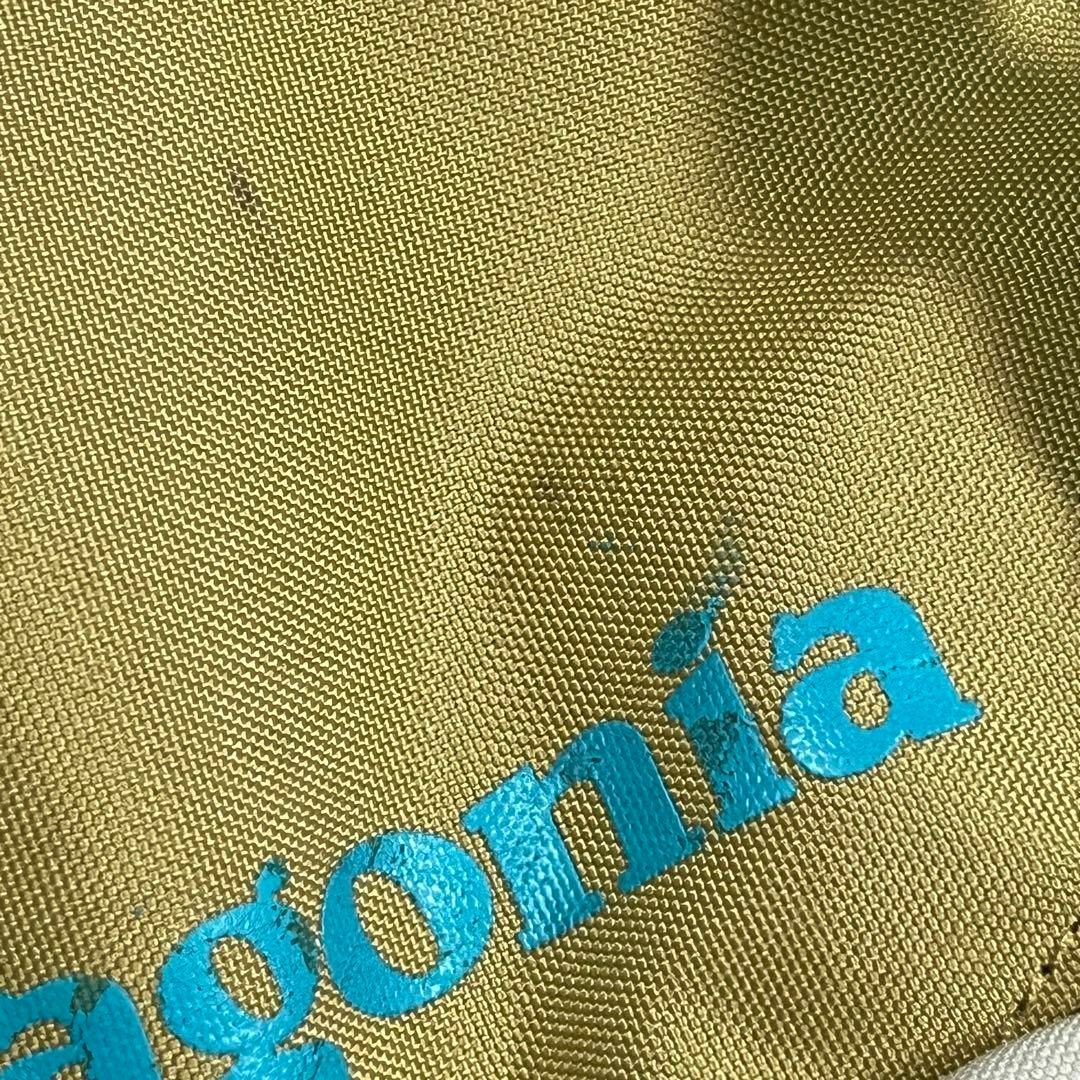 patagonia(パタゴニア)のpatagonia パタゴニア　アトム・スリング 旧型　8L　ベージュ メンズのバッグ(ショルダーバッグ)の商品写真