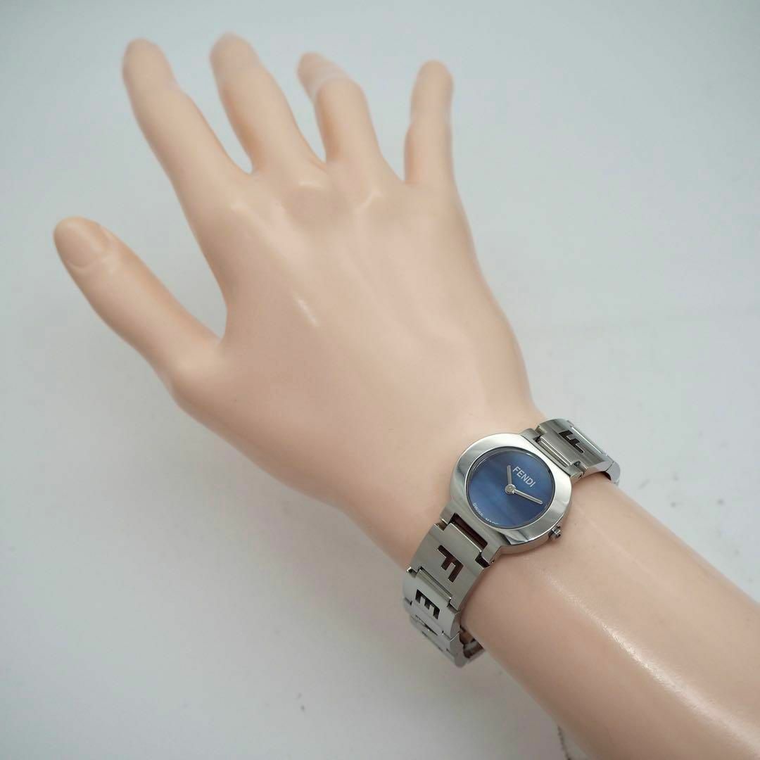 FENDI(フェンディ)の595【美品】FENDI フェンディ時計　レディース腕時計　ロゴバンド　箱付き その他のその他(その他)の商品写真