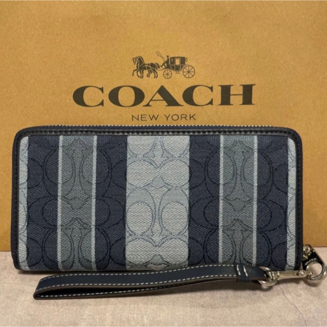 COACH(コーチ)の新品　コーチ　長財布　デニム　ストライプ　ラウンドファスナー　小銭入れ有 レディースのファッション小物(財布)の商品写真