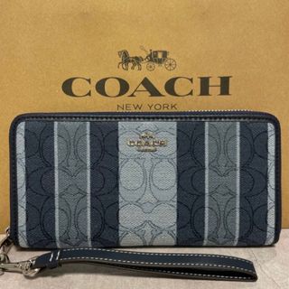 コーチ(COACH)の新品　コーチ　長財布　デニム　ストライプ　ラウンドファスナー　小銭入れ有(財布)