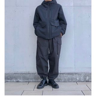 ユニクロ(UNIQLO)の新品　ユニクロ パンツ　ワイドフィットパラシュートカーゴパンツ　ブラック(ワークパンツ/カーゴパンツ)