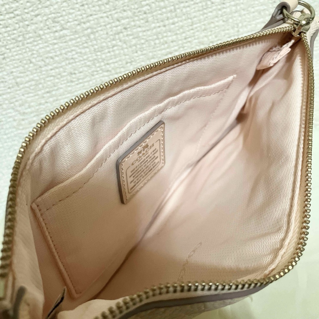 COACH(コーチ)の☆未使用☆コーチ COACH レザー リストレット ターンロック チェーン レディースのファッション小物(ポーチ)の商品写真