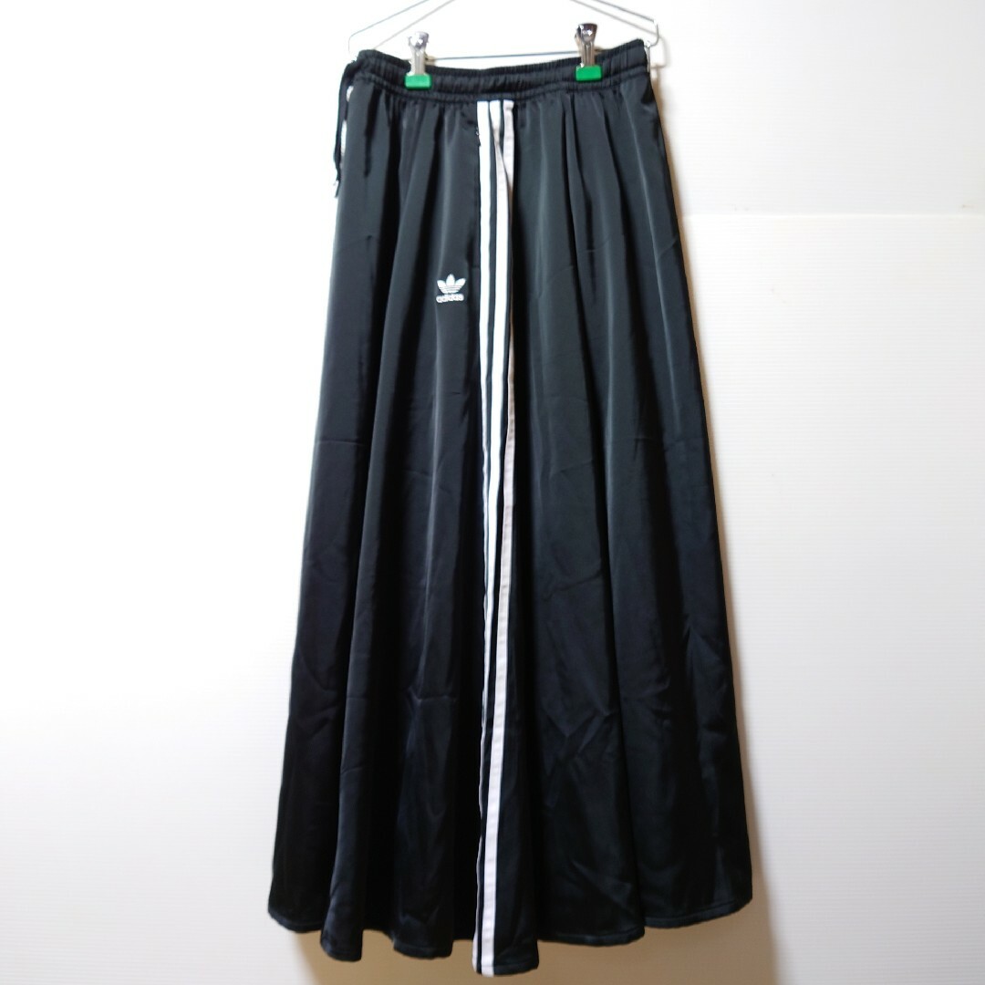 adidas(アディダス)のadidas★サテン フレア ロングスカート★黒★XL★レディース レディースのスカート(ロングスカート)の商品写真