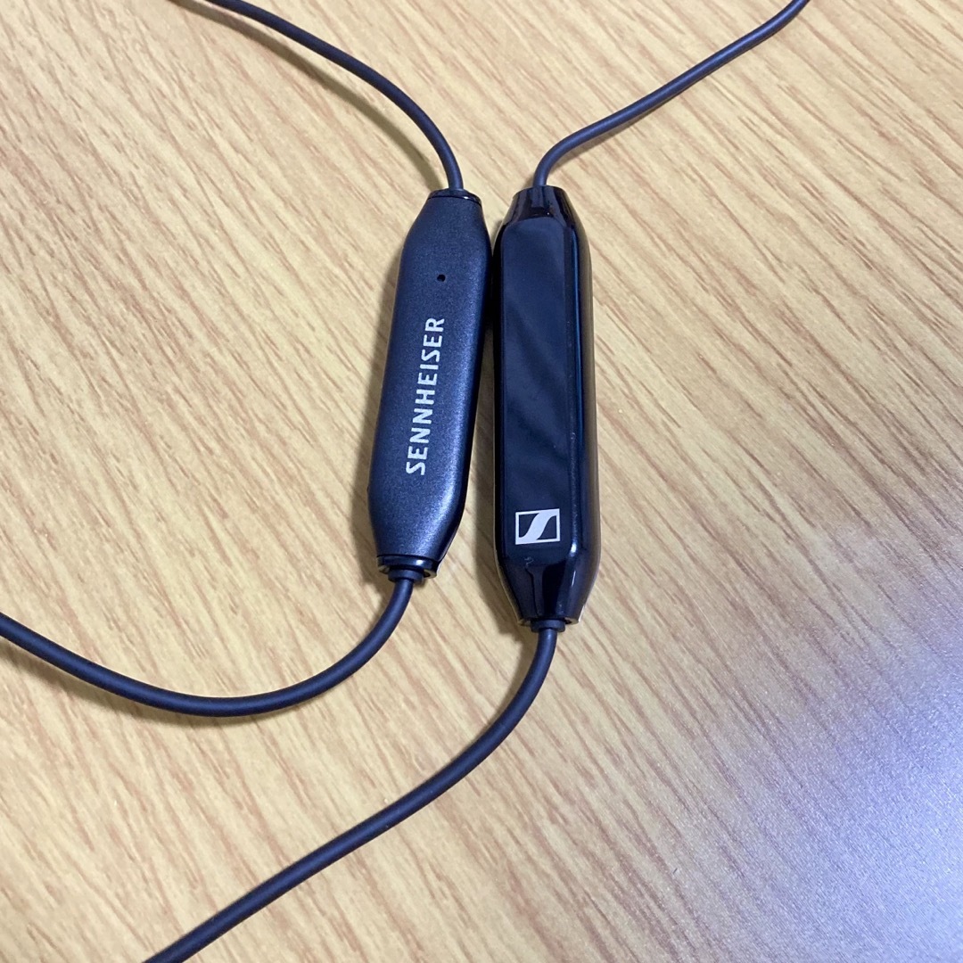 SENNHEISER(ゼンハイザー)のSennheiser ワイヤレスケーブル スマホ/家電/カメラのオーディオ機器(ヘッドフォン/イヤフォン)の商品写真