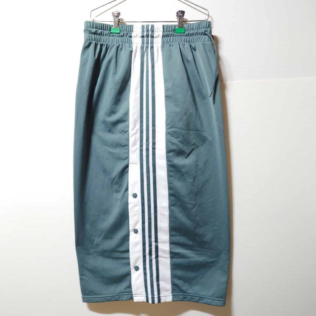 adidas(アディダス)のadidas★ルーズフィット アディブレイク スカート★緑★2XL★レディース レディースのスカート(ロングスカート)の商品写真