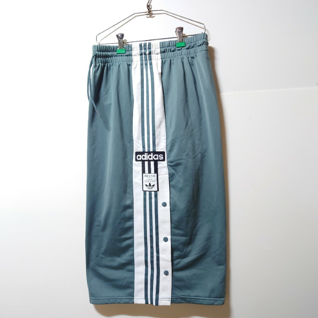 adidas(アディダス)のadidas★ルーズフィット アディブレイク スカート★緑★2XL★レディース レディースのスカート(ロングスカート)の商品写真