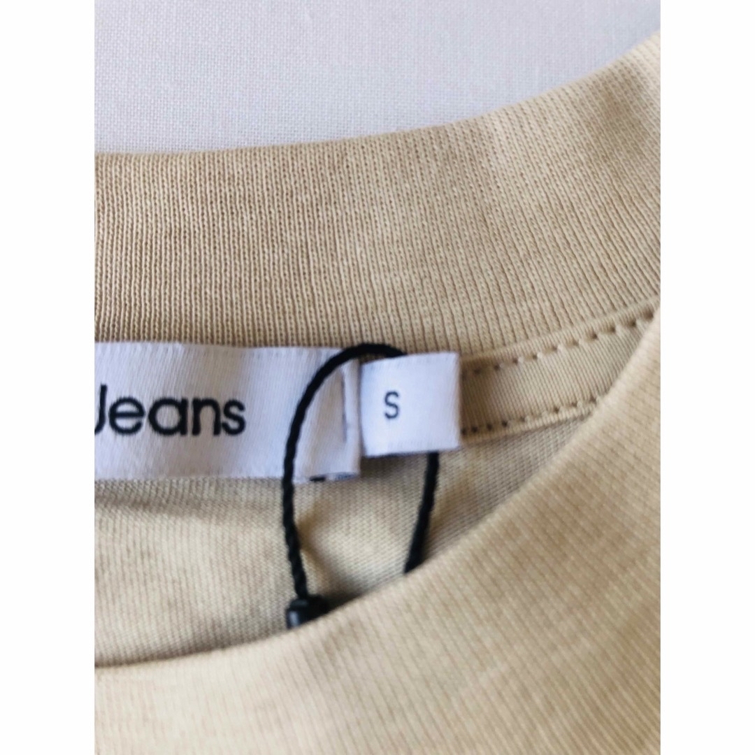 Calvin Klein(カルバンクライン)のCalvin Klein Jeans ベビー T シャツ・ベージュ レディースのトップス(Tシャツ(半袖/袖なし))の商品写真