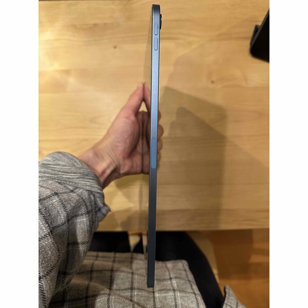 iPad(アイパッド)のiPad Air 第5世代 WiFi 64GB ブルー　充電器あり　中古 スマホ/家電/カメラのPC/タブレット(タブレット)の商品写真