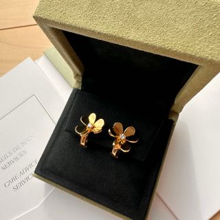 小さなピアス (^-^)プラチナ！天然ダイヤ0.02ct ！！の通販 by