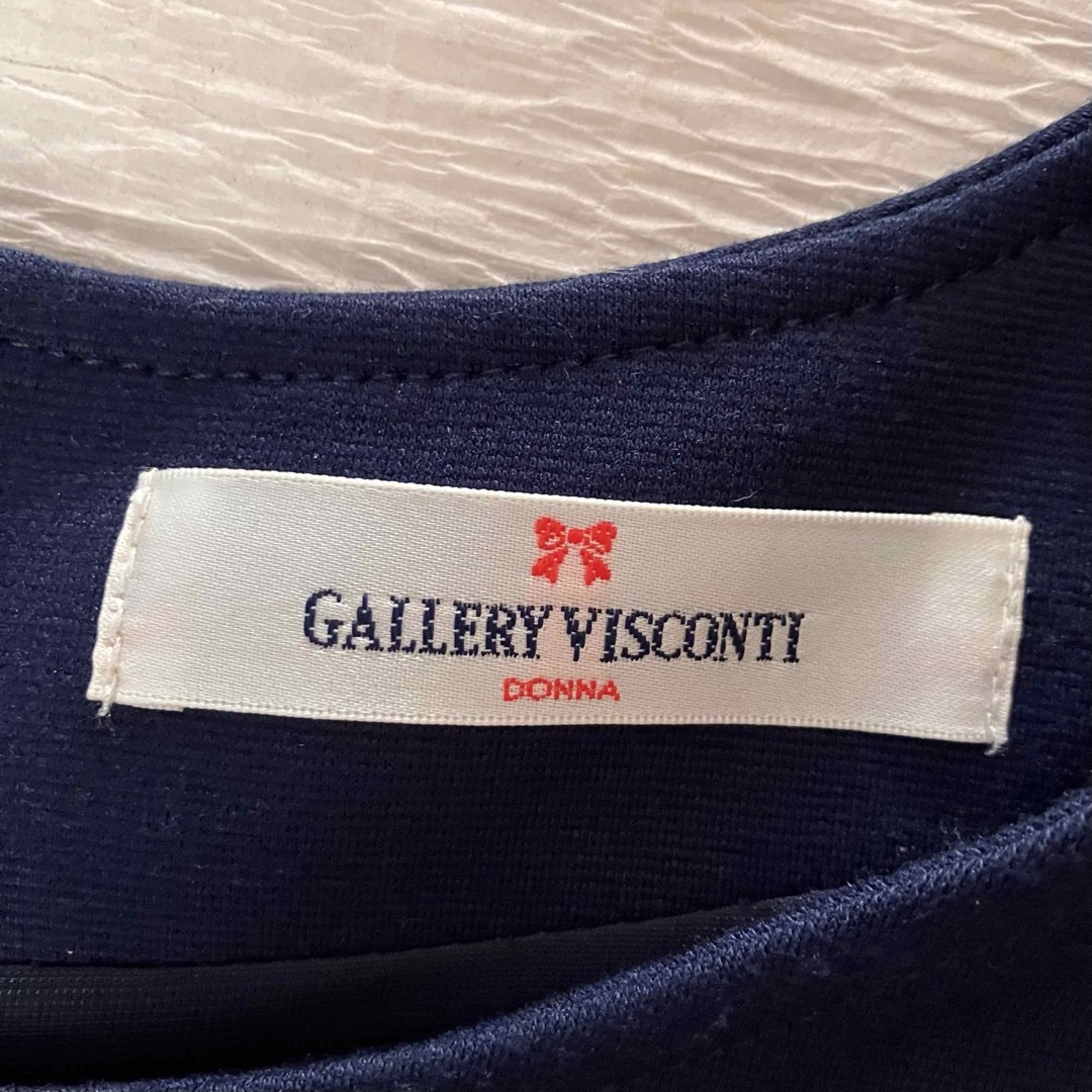 GALLERY VISCONTI(ギャラリービスコンティ)のGALLERY VISCONTI ネイビーに白の豪華なレースが清楚なワンピース レディースのワンピース(ひざ丈ワンピース)の商品写真