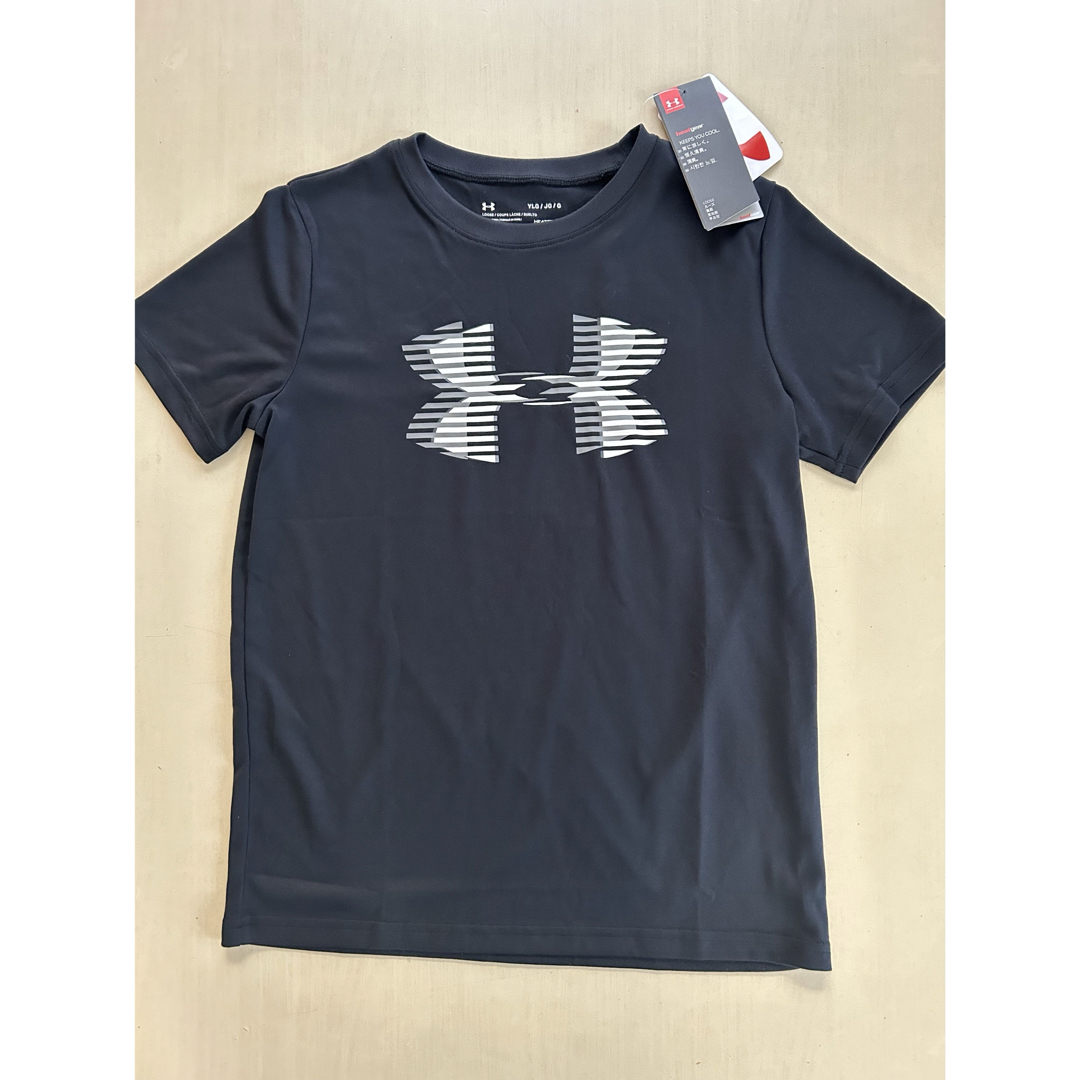 UNDER ARMOUR(アンダーアーマー)の新品タグ付き　150㎝アンダーアーマーUNDERARMOUR セットアップ　 キッズ/ベビー/マタニティのキッズ服男の子用(90cm~)(Tシャツ/カットソー)の商品写真