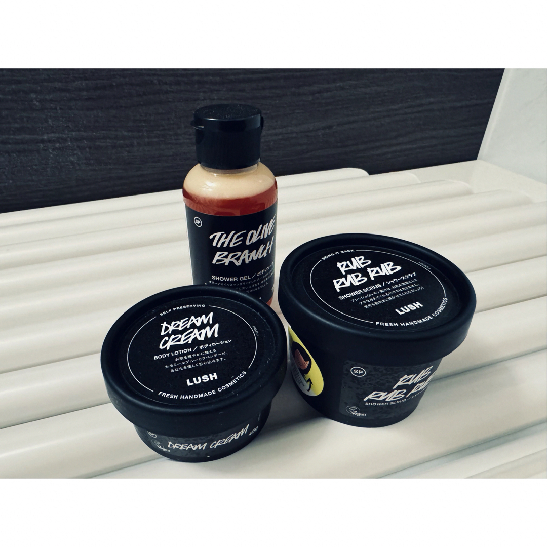 LUSH(ラッシュ)の【新品】LUSH オールザベストギフト コスメ/美容のボディケア(ボディソープ/石鹸)の商品写真