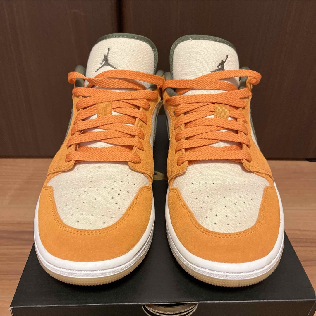 Jordan Brand（NIKE）(ジョーダン)の【黒タグ付】NIKE AJ1 low "ライトカリー/ミディアムオリーブ" メンズの靴/シューズ(スニーカー)の商品写真