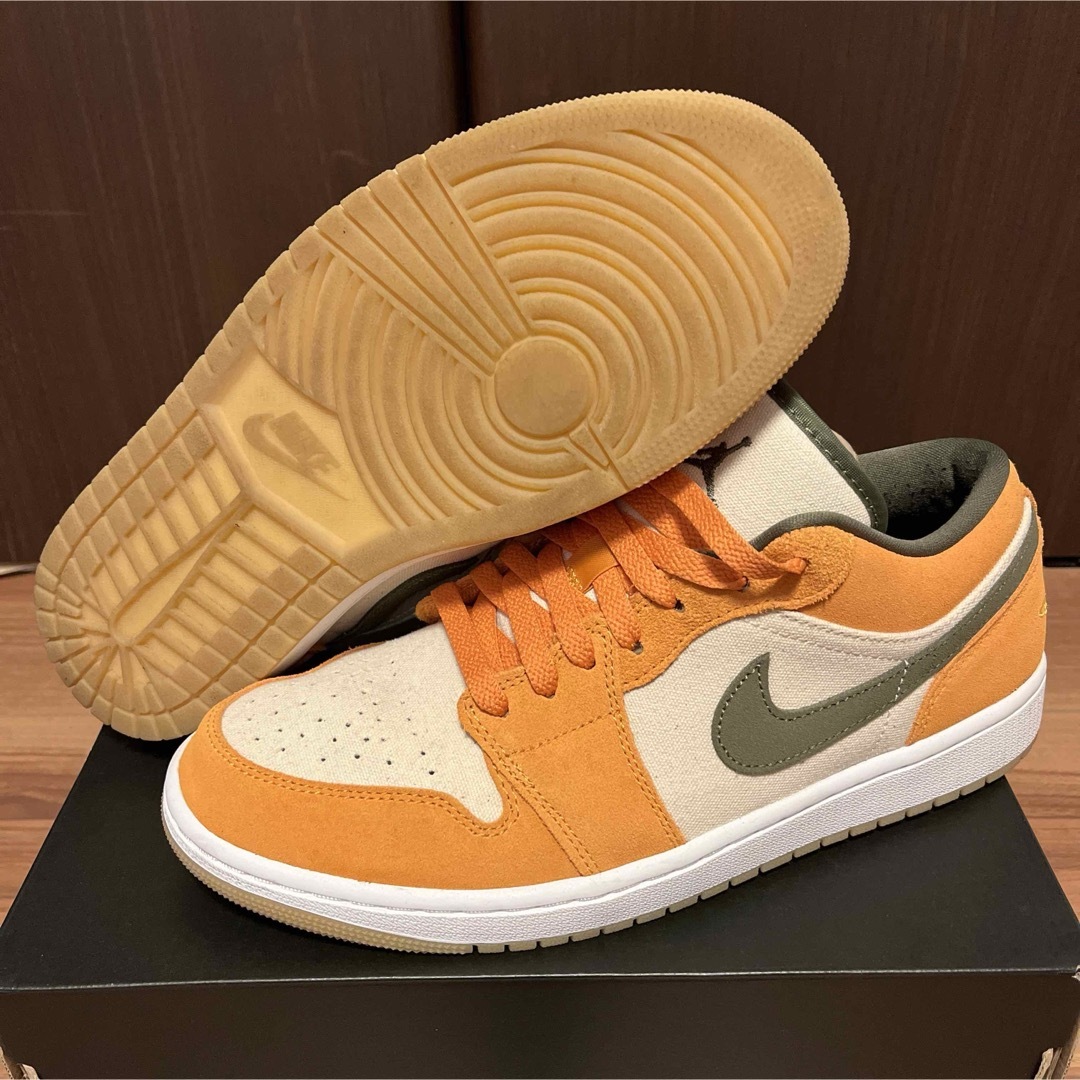 Jordan Brand（NIKE）(ジョーダン)の【黒タグ付】NIKE AJ1 low "ライトカリー/ミディアムオリーブ" メンズの靴/シューズ(スニーカー)の商品写真