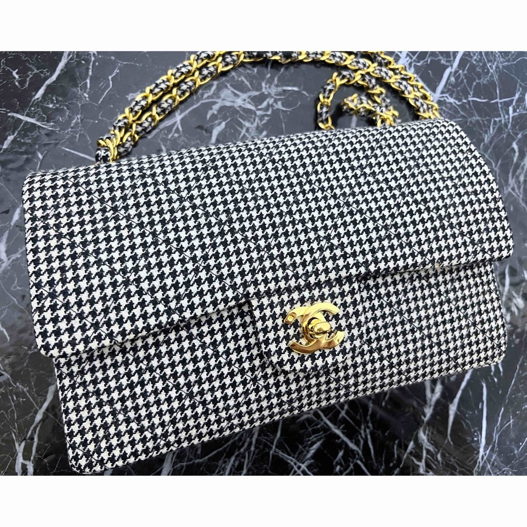 CHANEL(シャネル)のシャネル 千鳥格子柄 定番マトラッセ ダブルフラップ チェーンショルダーバッグ  レディースのバッグ(ショルダーバッグ)の商品写真