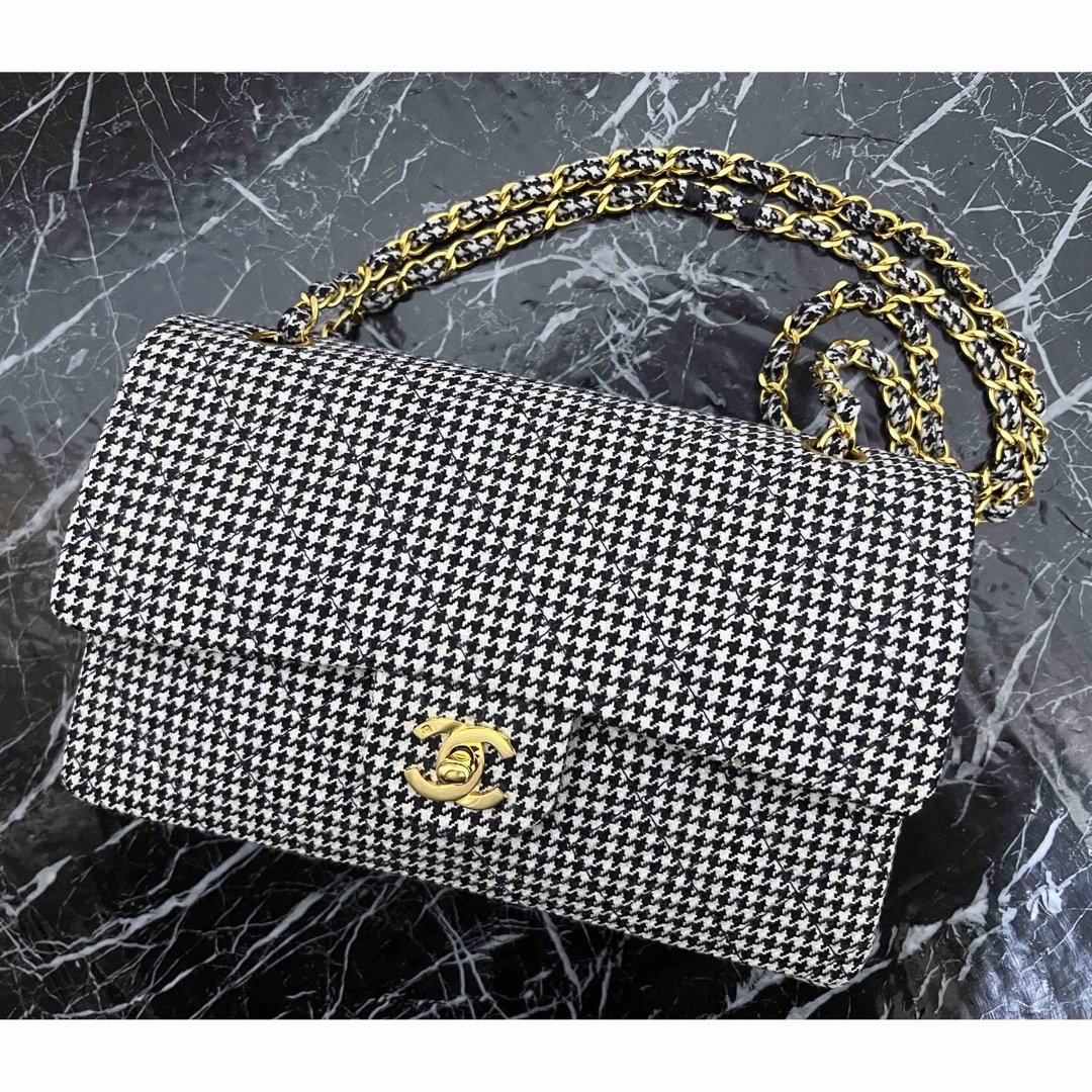 CHANEL(シャネル)のシャネル 千鳥格子柄 定番マトラッセ ダブルフラップ チェーンショルダーバッグ  レディースのバッグ(ショルダーバッグ)の商品写真