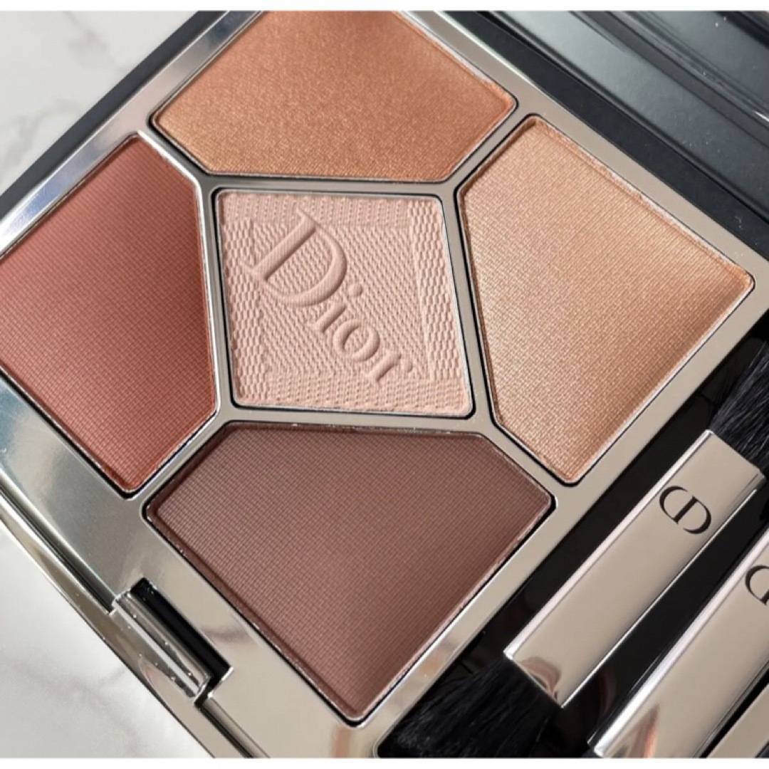 Dior(ディオール)の【新品未使用】Dior サンク クルール クチュール  ヌードダンテル 519 コスメ/美容のベースメイク/化粧品(アイシャドウ)の商品写真