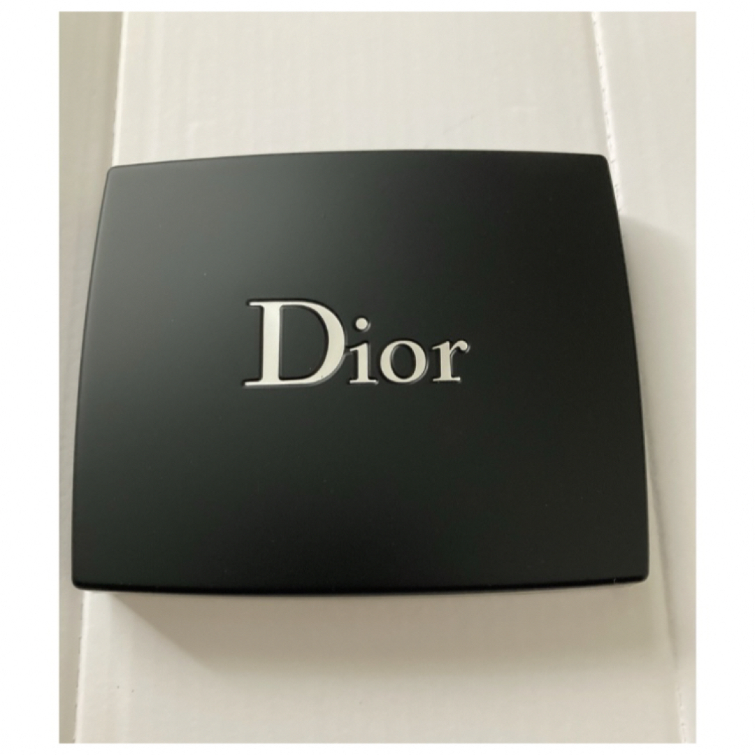 Dior(ディオール)の【新品未使用】Dior サンク クルール クチュール  ヌードダンテル 519 コスメ/美容のベースメイク/化粧品(アイシャドウ)の商品写真