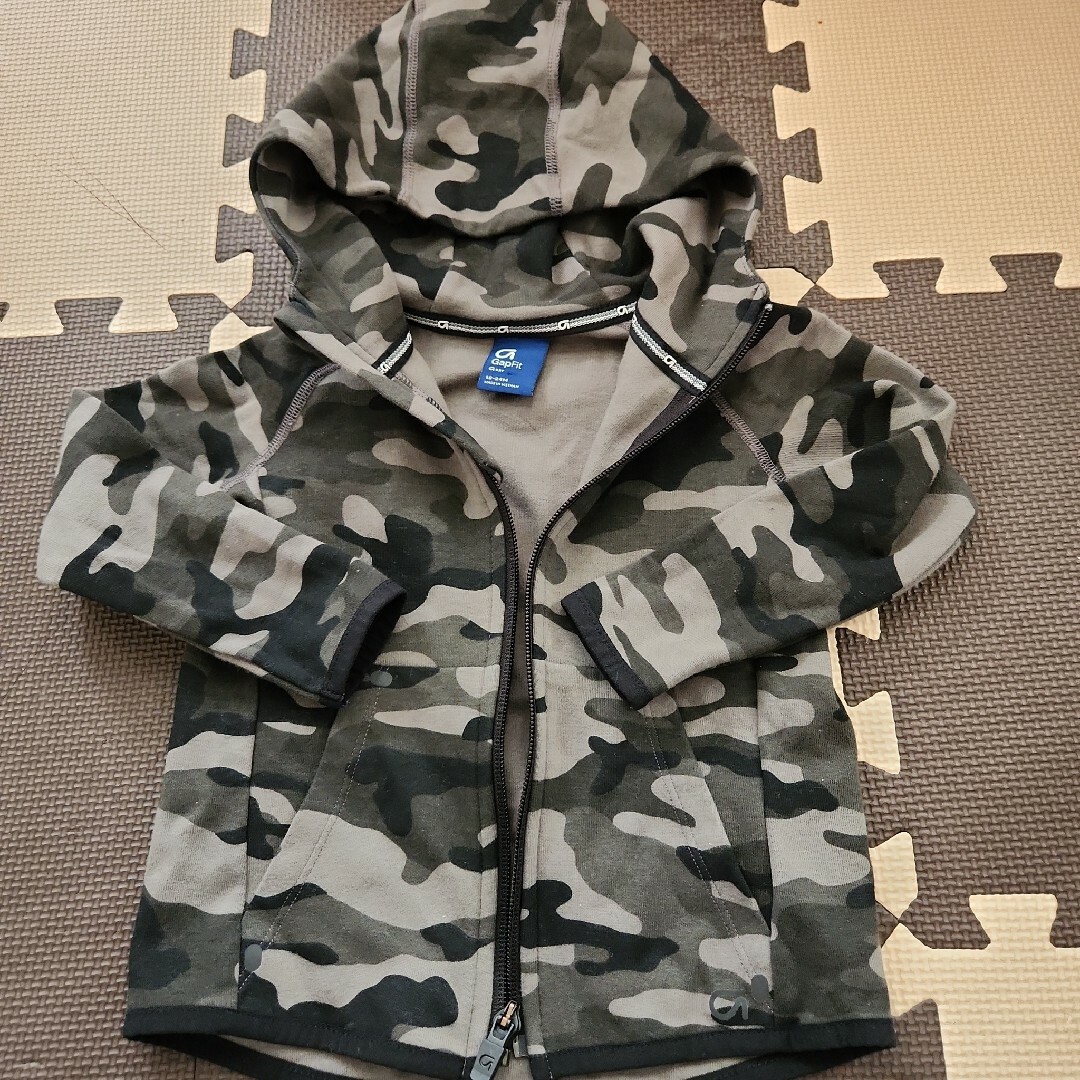 GAP(ギャップ)のGAP　カモフラージュ柄　パーカー キッズ/ベビー/マタニティのキッズ服男の子用(90cm~)(ジャケット/上着)の商品写真