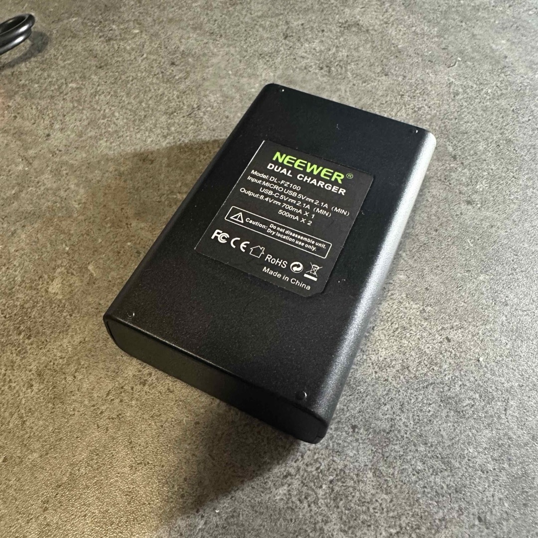 SONY(ソニー)のSony NP-FZ100バッテリー用 互換USB充電器 スマホ/家電/カメラのカメラ(その他)の商品写真