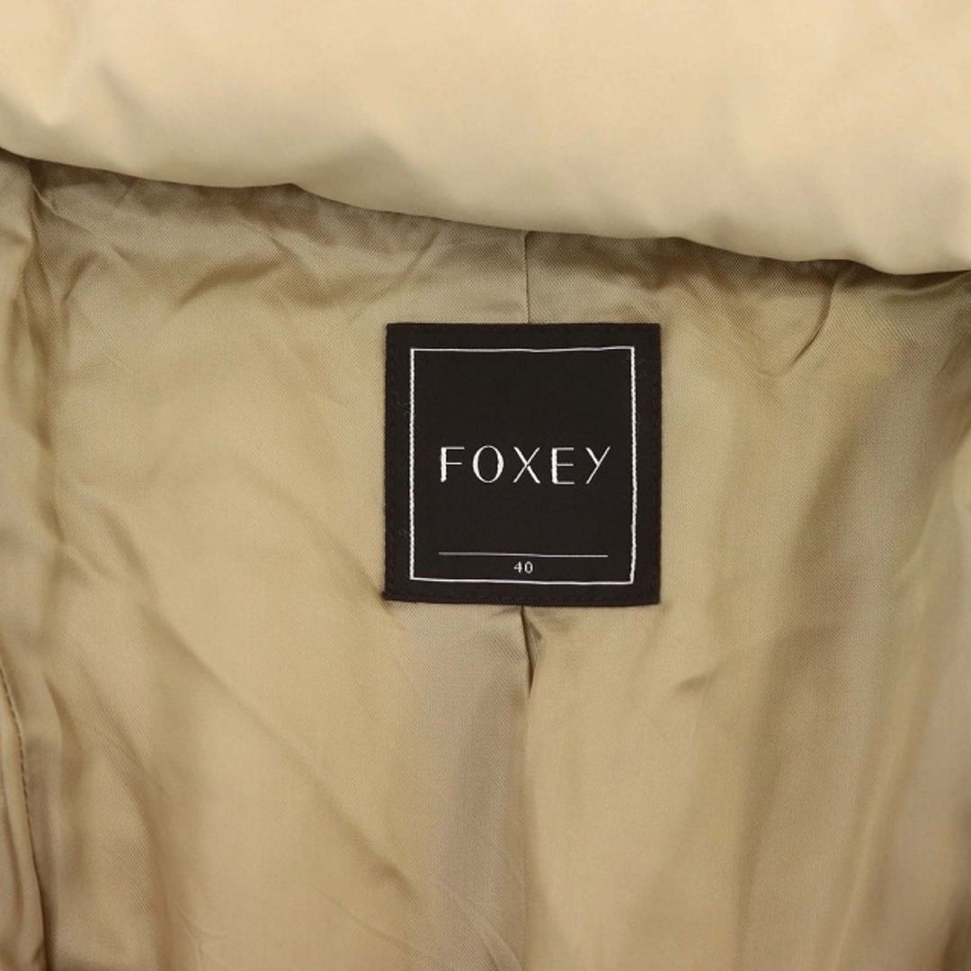 FOXEY(フォクシー)のフォクシー ラクーンファー付き ダウンコート ロング 40 ベージュ 31609 レディースのジャケット/アウター(ダウンコート)の商品写真