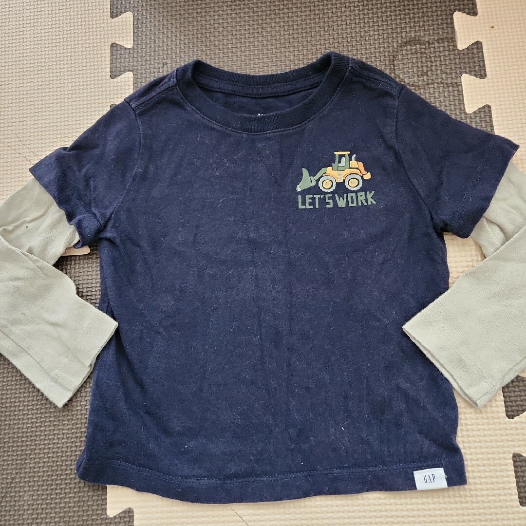 babyGAP(ベビーギャップ)のGAP　重ね着風　バックプリント　Tシャツ　90 キッズ/ベビー/マタニティのキッズ服男の子用(90cm~)(Tシャツ/カットソー)の商品写真