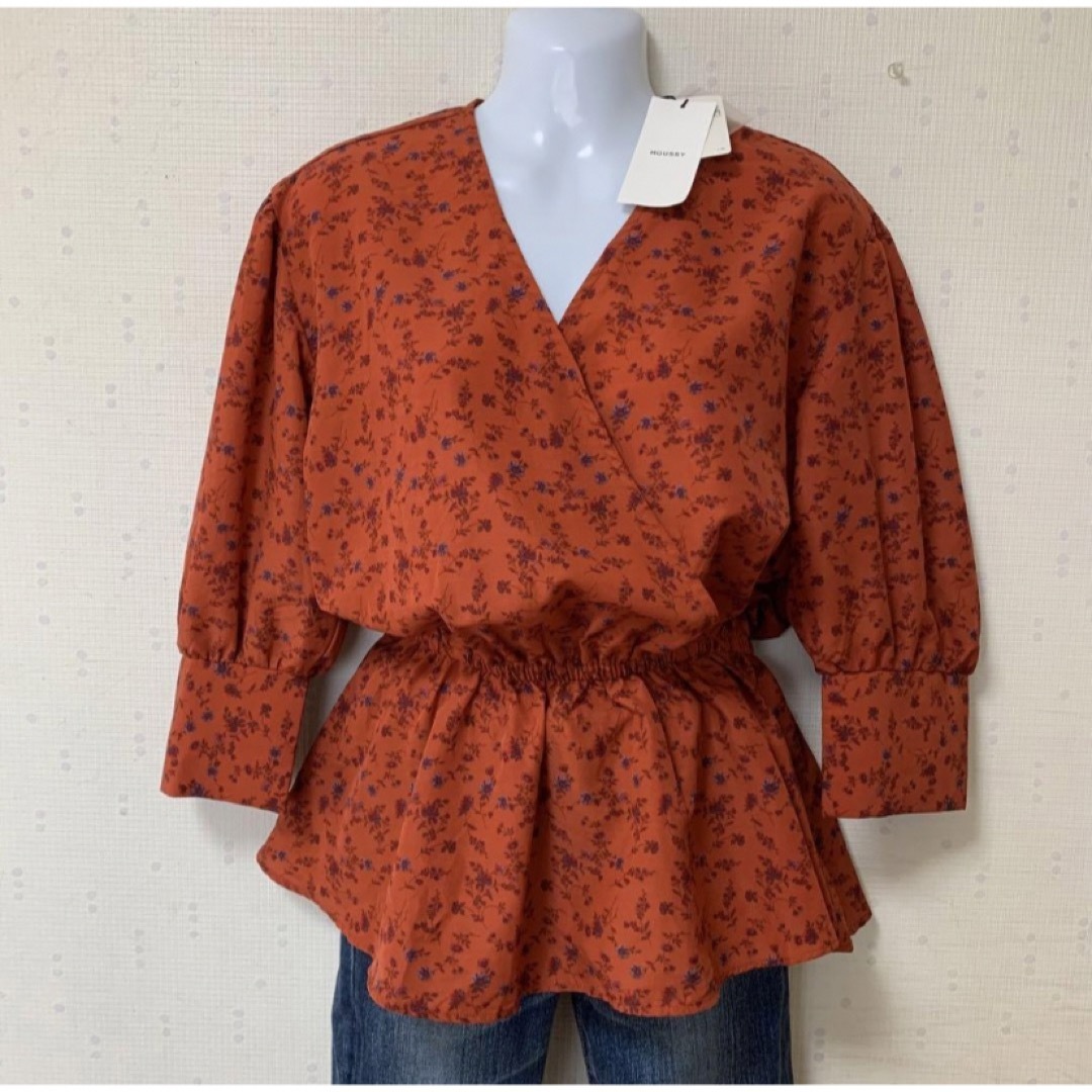 moussy(マウジー)の【新品】MOUSSY   SMALL FLOWER ブラウス (2) マウジー レディースのトップス(シャツ/ブラウス(長袖/七分))の商品写真