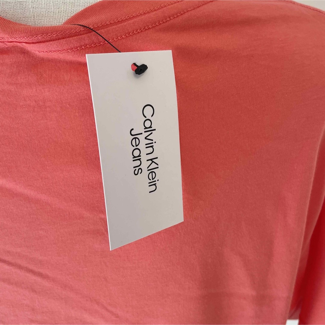 Calvin Klein(カルバンクライン)の新品タグ付き　日本未入荷　Calvin Klein   ロゴ Ｔシャツ  レディースのトップス(Tシャツ(半袖/袖なし))の商品写真