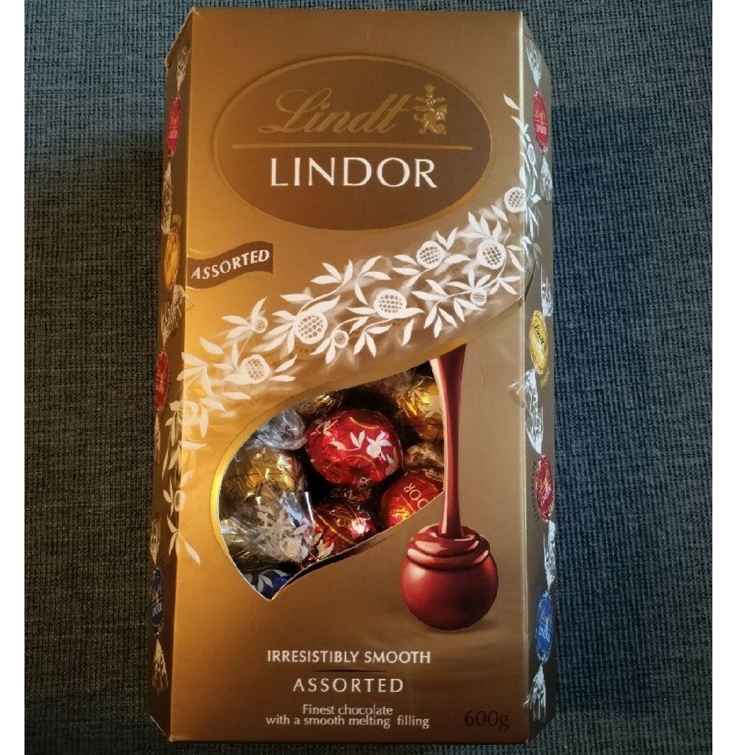 Lindt(リンツ)のリンツ LINDT リンドール LINDOR アソート ゴールド 4種 個包装 食品/飲料/酒の食品(菓子/デザート)の商品写真