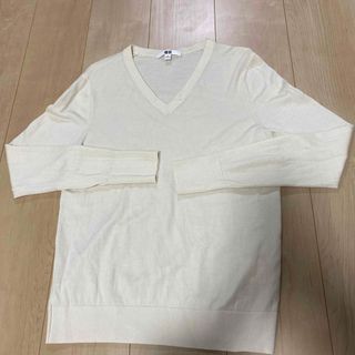 ユニクロ(UNIQLO)のUNIQLO☆ニット☆美品☆中古☆Vネック(ニット/セーター)