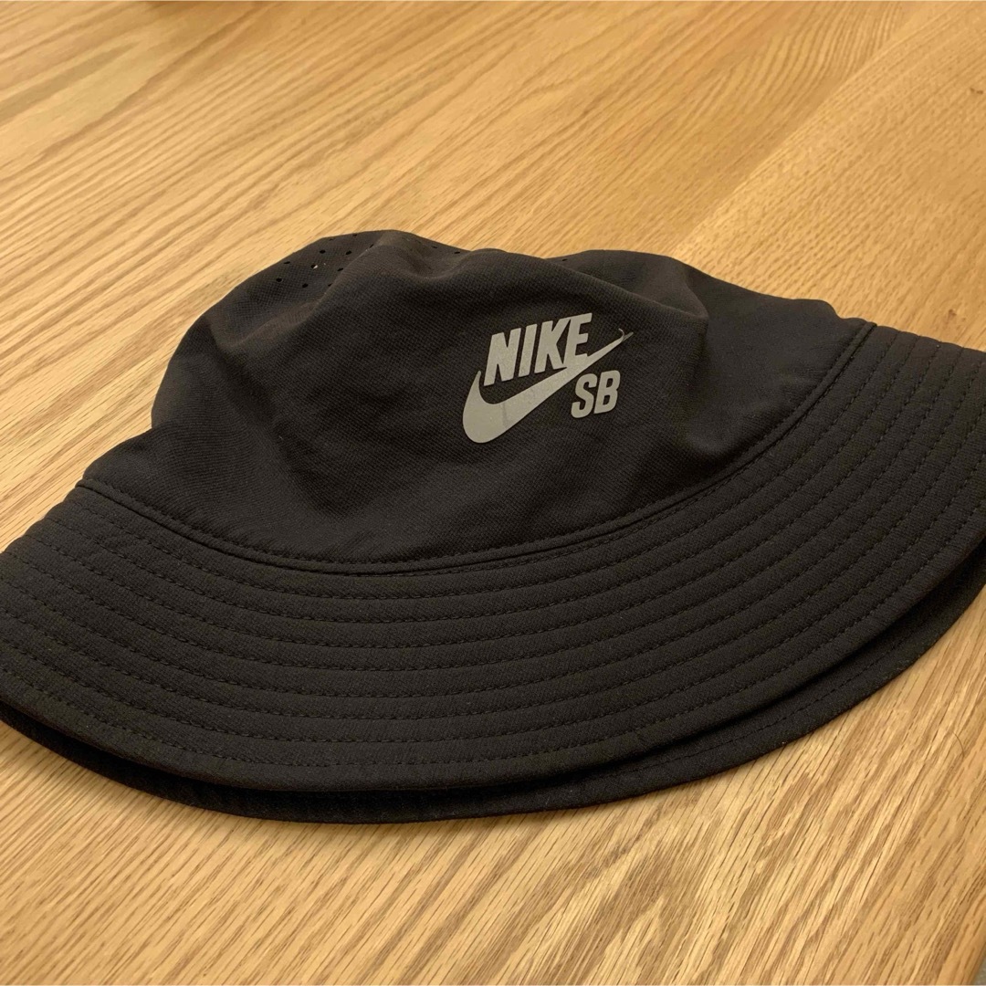 NIKE(ナイキ)のnike バケットハット　s/m ブラック メンズの帽子(ハット)の商品写真