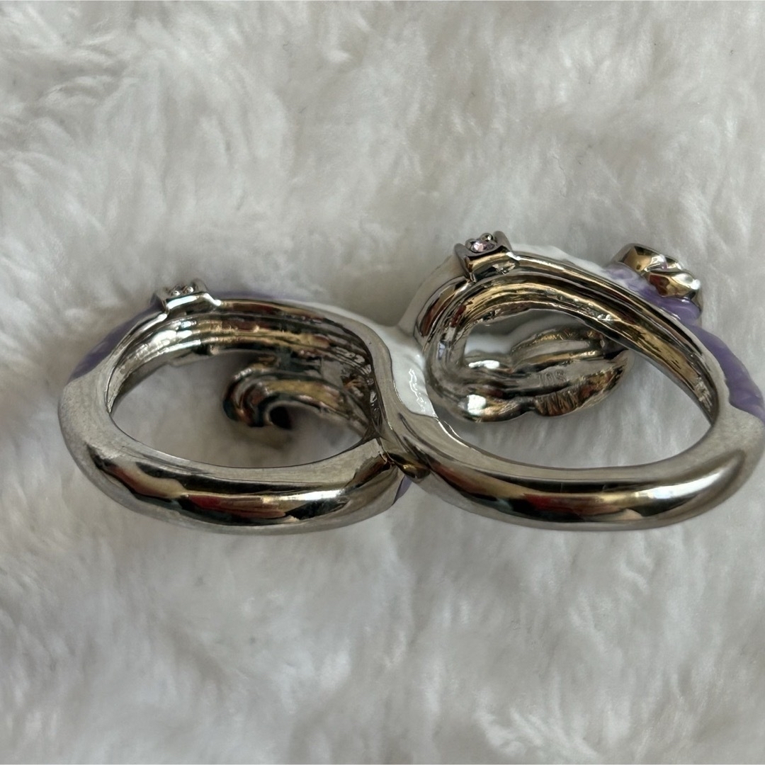 ANNA SUI(アナスイ)のレア✨アナスイ　指輪　蛇　薔薇　ANNA SUI ダブルフィンガーリング　紫　白 レディースのアクセサリー(リング(指輪))の商品写真