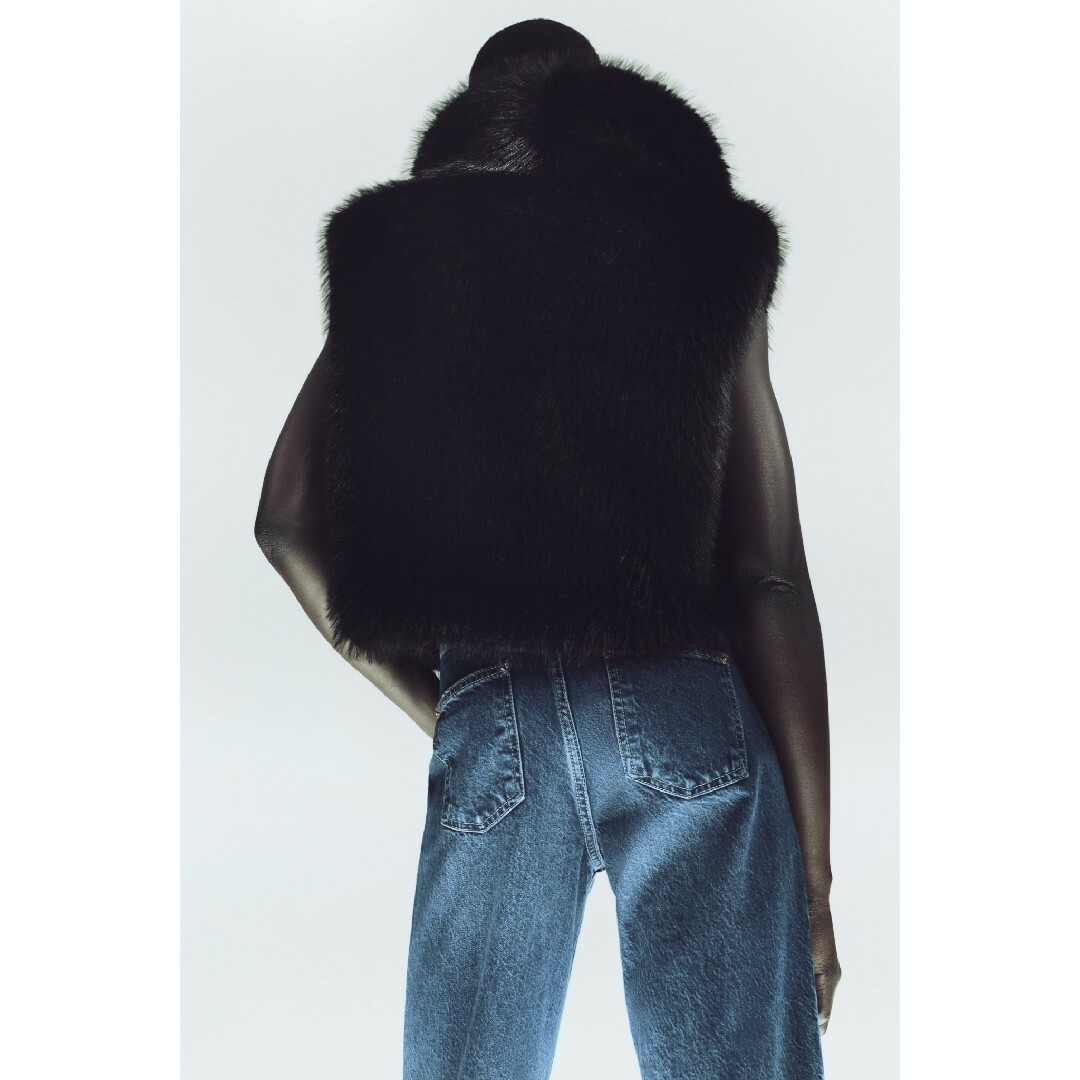 ZARA - ZARA クロップド フェイクファー ベスト XSサイズ ZARA - ZARA クロップド フェイクファー ベスト XSサイズ