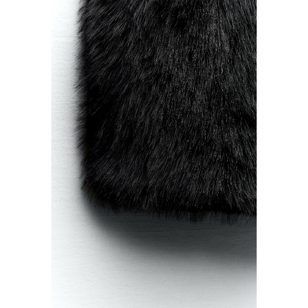 ZARA - ZARA クロップド フェイクファー ベスト XSサイズ ZARA - ZARA クロップド フェイクファー ベスト XSサイズ