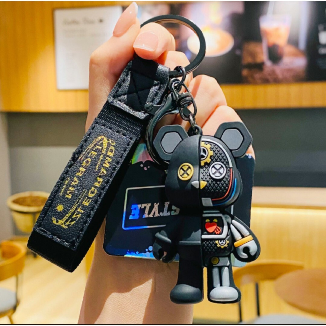 人気　クマ　チャーム　韓国　キーリング　ロボット　キーホルダー　可愛い　黒 レディースのファッション小物(キーホルダー)の商品写真