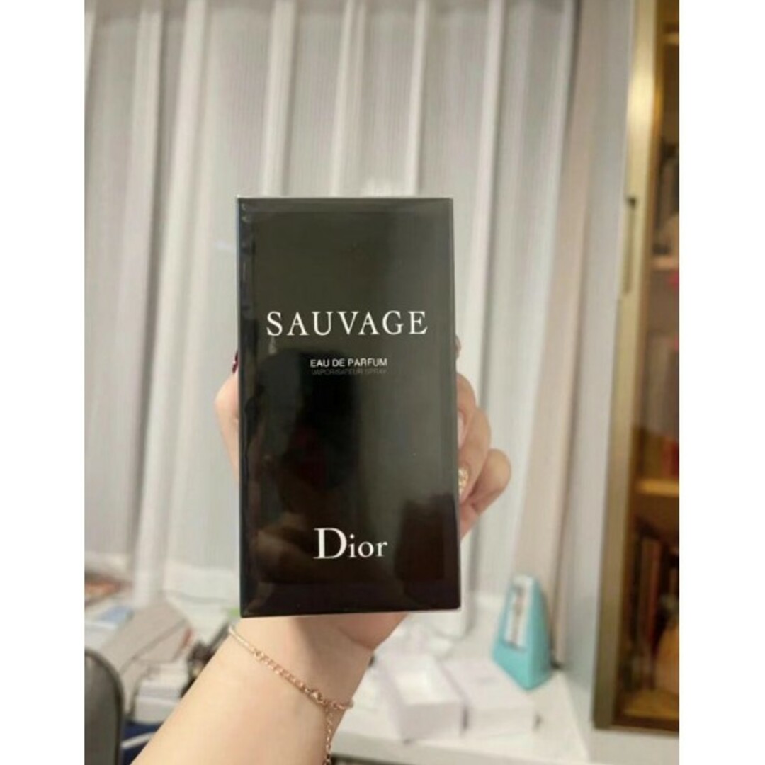 Christian Dior(クリスチャンディオール)のDior SAUVAGE ソヴァージュ　オードゥパルファン 100ml香水 コスメ/美容の香水(香水(男性用))の商品写真