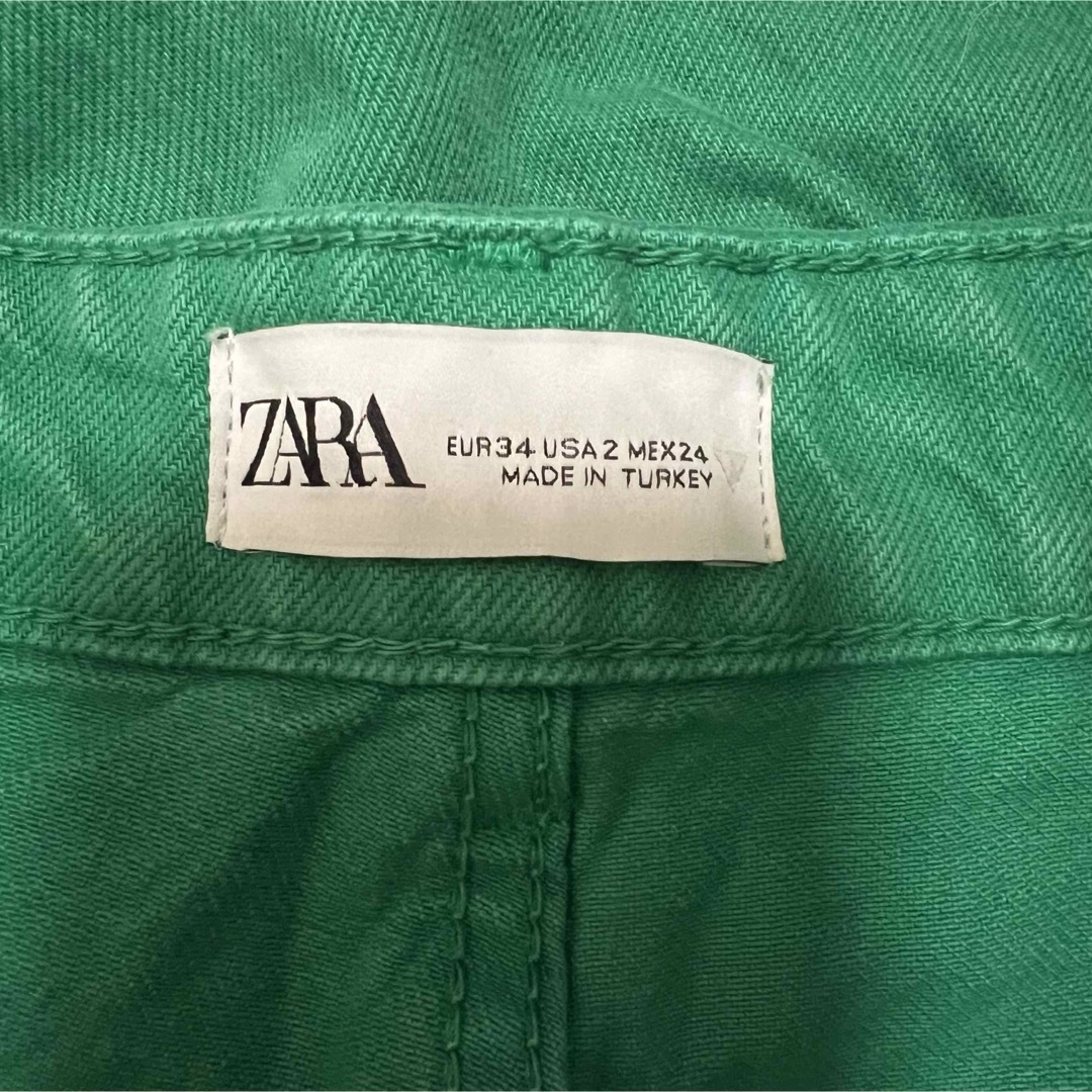 ZARA(ザラ)のzara デニム カラーデニム 緑 レディースのパンツ(デニム/ジーンズ)の商品写真