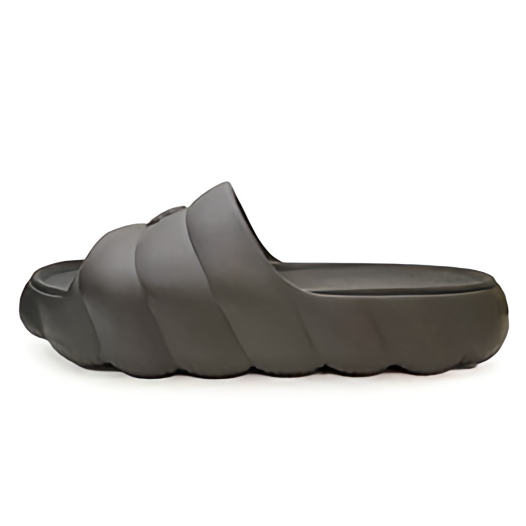 MONCLER(モンクレール)の【新品未使用】モンクレール シャワーサンダル 9A4C00010 メンズの靴/シューズ(サンダル)の商品写真
