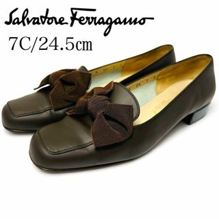 サルヴァトーレフェラガモ(Salvatore Ferragamo)の美品✨フェラガモ 7C/ 約24.5cm パンプス 本革 ローヒール リボン 茶(ハイヒール/パンプス)