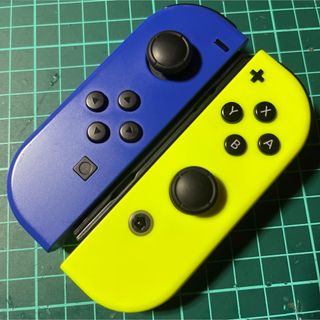 ニンテンドースイッチ(Nintendo Switch)のジョイコン  ★ブルー・イエロー★ 作動品　ストラップ付き！(家庭用ゲーム機本体)